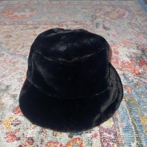 Fur bucket hat